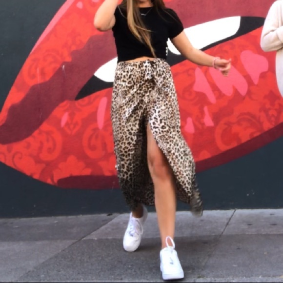 TopShop Leopard Midi Skirt - Picture 2 of 5